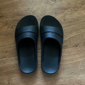Oofos Black Unisex Recovery Slides W8/M6